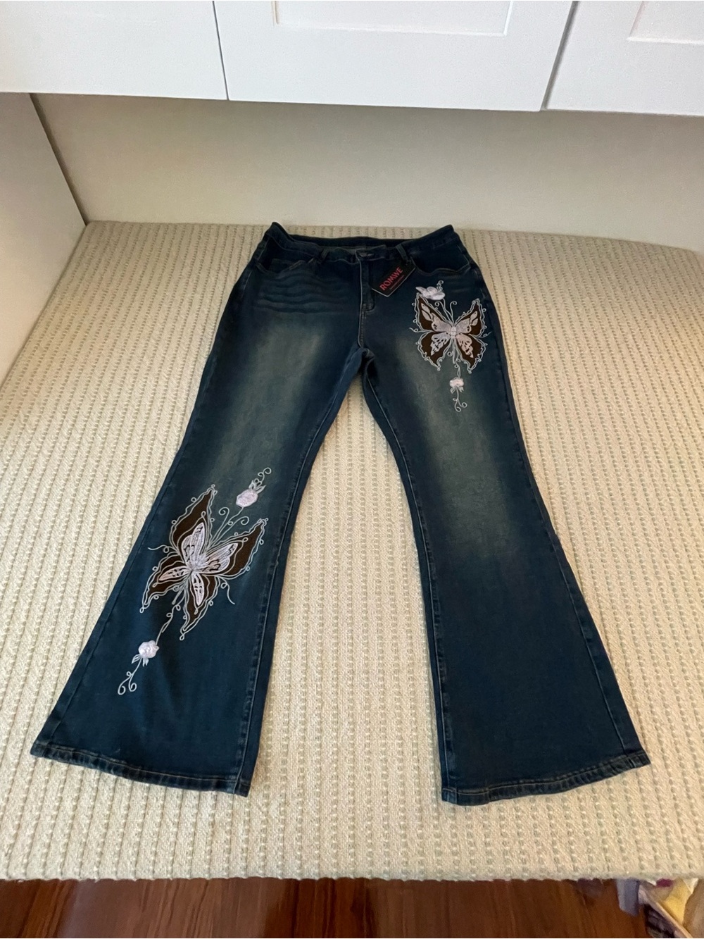 NEW - ROMWE Dark Blue Flare Jeans with Butterfly Embroidery - Size: 3XL